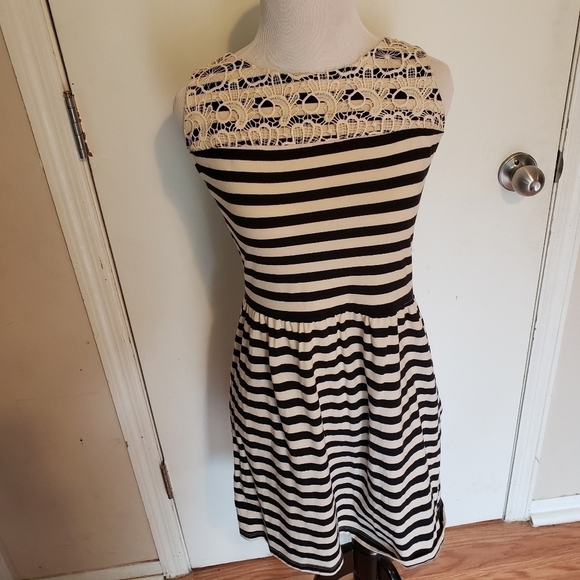 Loft Petite Sleeveless Dress With Lace - Picture 3 of 6